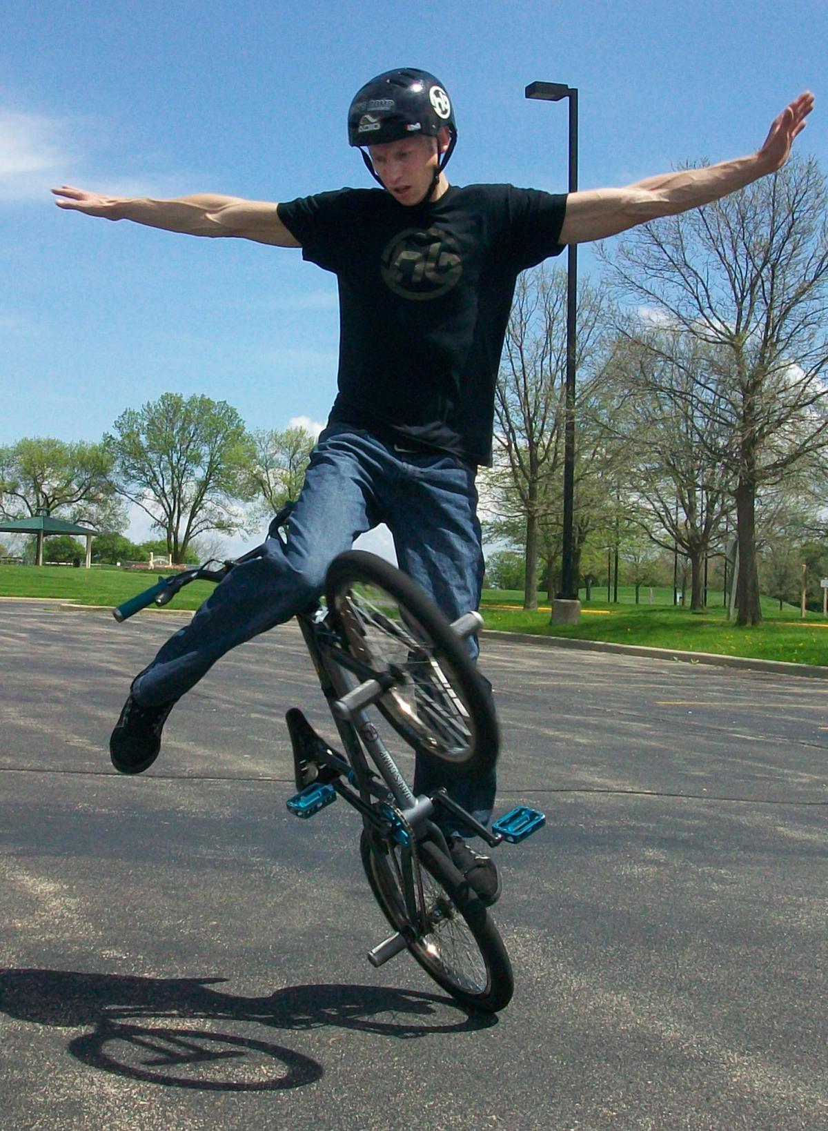 Matt Wilhelm BMX stunt show